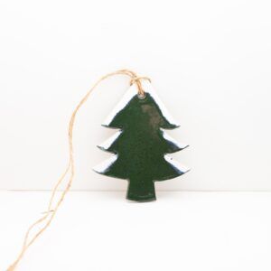 Kerstboom donkergroen met sneeuw